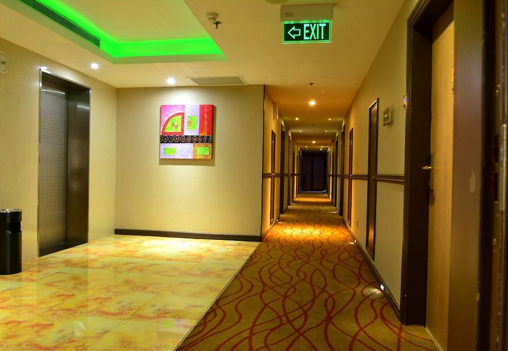 Pearl Grand Hotel Colombo Buitenkant foto