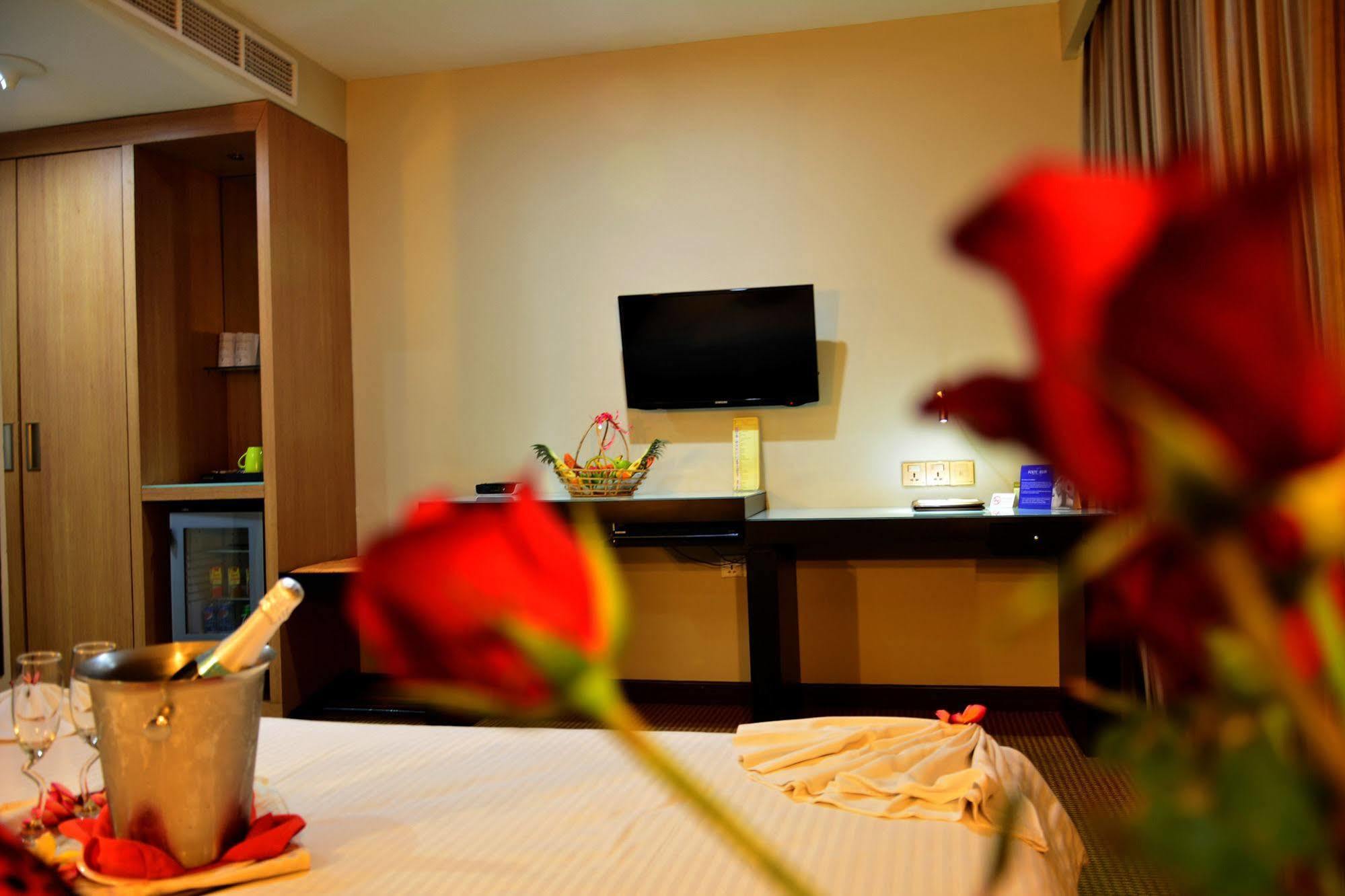 Pearl Grand Hotel Colombo Buitenkant foto